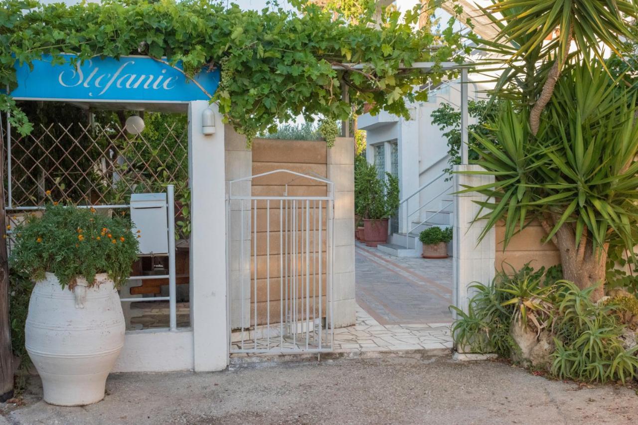 Stefanie Studios Agia Marina Exterior foto